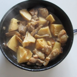 タケノコ、鶏もも、干し椎茸の中華風煮物